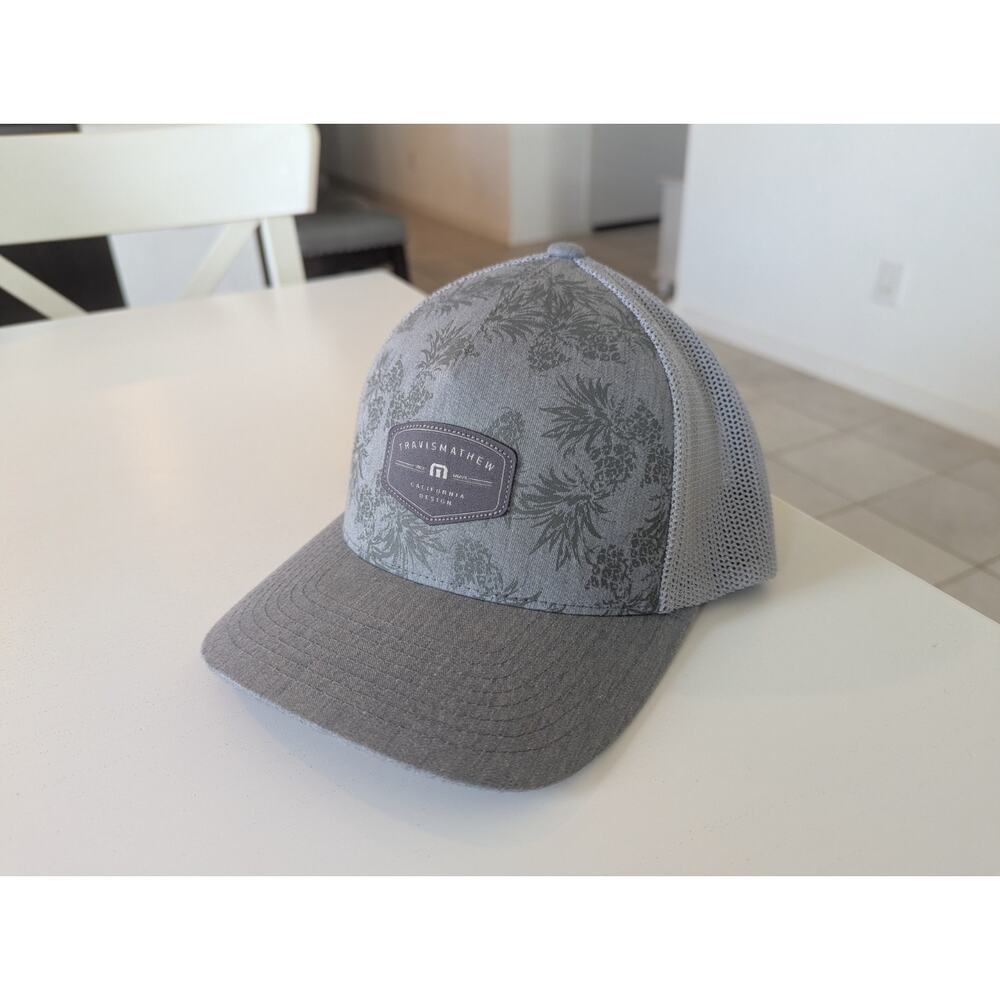 Travis Mathew Golf Hat Flexfit 110 Snapback Trucker Mesh Pineapple Grey Patch